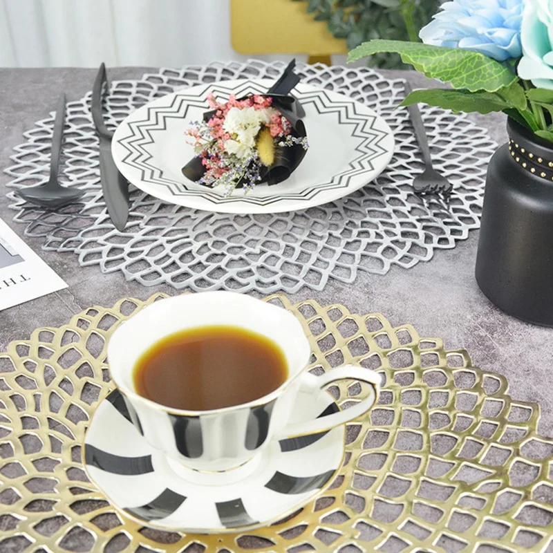 New-4Pcs ПВХ салфетки круглые полые водонепроницаемые Нескользящие настольные коврики изоляционный коврик подставка для дома Свадебные украшения салфетка под столовые приборы