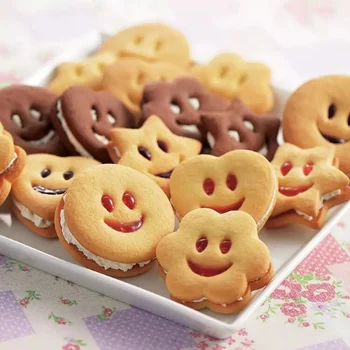 

4 Piece Set Smiley Cookie Mold Stainless Steel Baking Mold Smiley Heart Shaped Cookie Mold