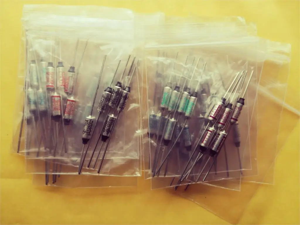 

70pcs SF70E to SF240E SEFUSE Cutoffs NEC Thermal Fuse 10A 250V Assortment Kit