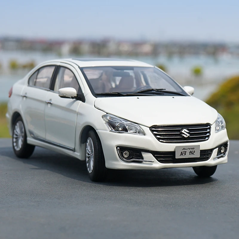 Оригинальная фабричная оригинальная модель внедорожника 1:18 Changan Suzuki Qiyue Alivio |