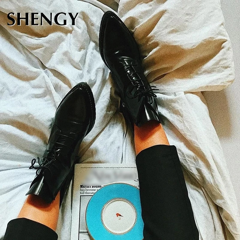 SHENGY/; кожаные ботинки на плоской подошве в британском стиле; черные ботинки с острым носком; красивые мотоботы; женские ботинки; Прямая поставка