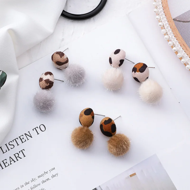 

Korea 2019 Winter Sweet Leopard Button Pompom Stud Earrings Cute Hipster Hemisphere Color Hair Ball Earing for Women Ear Jewelry