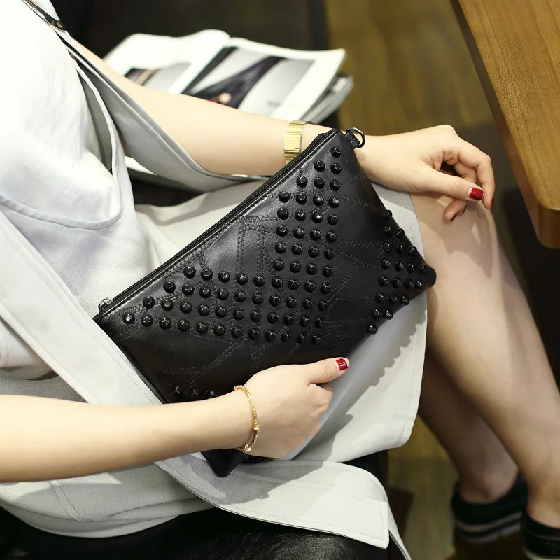 

2019 new fashion Joker temperament slung over the envelope bag hand clutch bag simple shoulder small square bag
