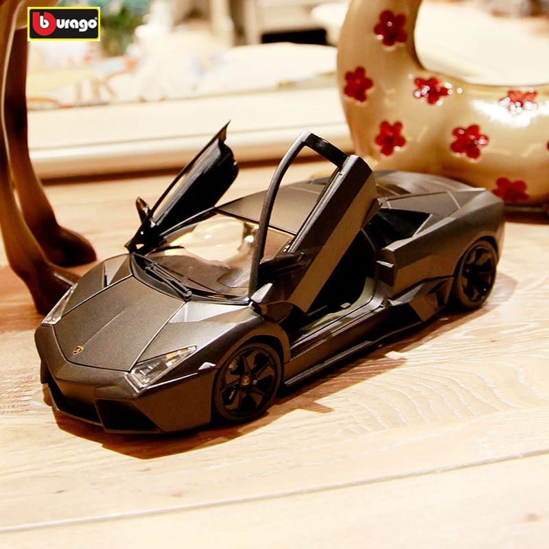 Модель автомобиля из сплава Bburago 1:18 Lamborghini Reventon коллекционная игрушка в подарок |
