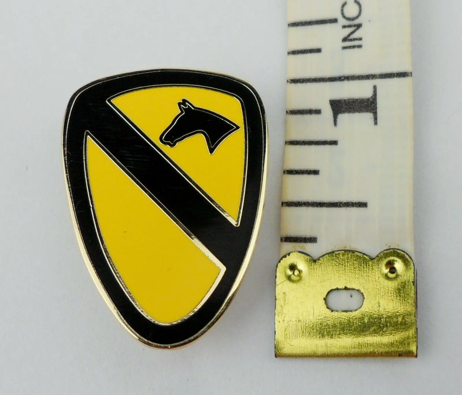 US ARMY CSIB PIN 1ST CAVALRY DIVISION'S COMBAT SERVICE IDENTIFICATION BADGE-338