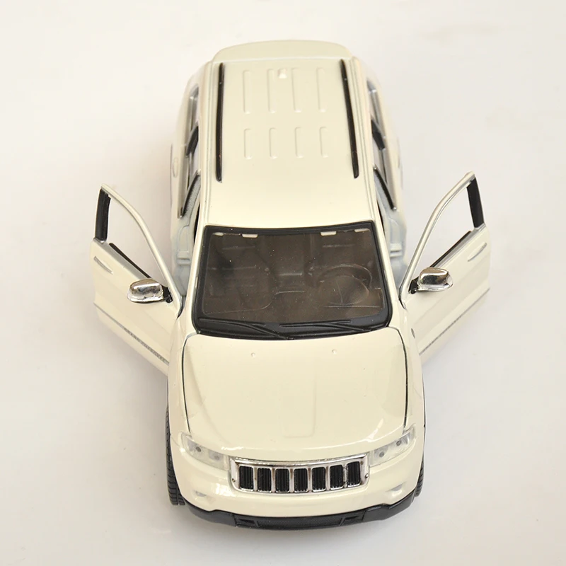 Детские игрушки Maisto 3 цвета 1/24 Литой Сплав 2011 Jeep Grand Cherokee золотой белый красный 1:24 Модель автомобиля игрушки для мальчиков подарок