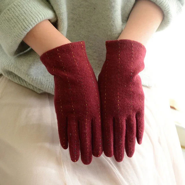 Women touch Mitten Gloves Winter Women Warm Cashmere Full Finger Leather Bow Gloves Wool Embroidery Touch Screen Gloves C23 - Цвет: C25 Red