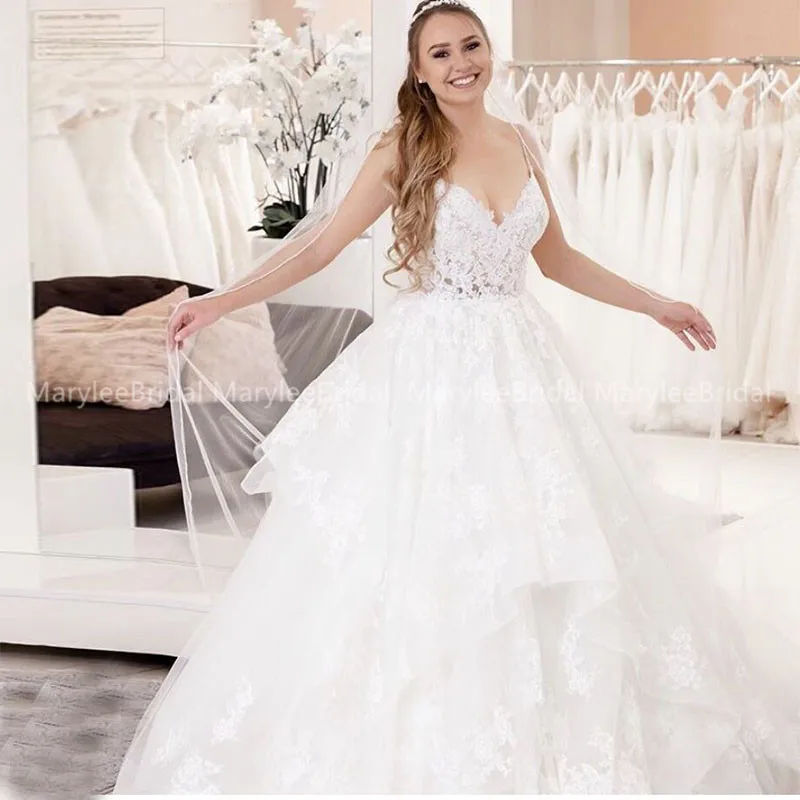 

Spaghetti Straps V-neck Ball Gown Wedding Dresses 2020 Exquisite Appliques Backless Bridal Gowns Long Chapel Train Suknia Slubna