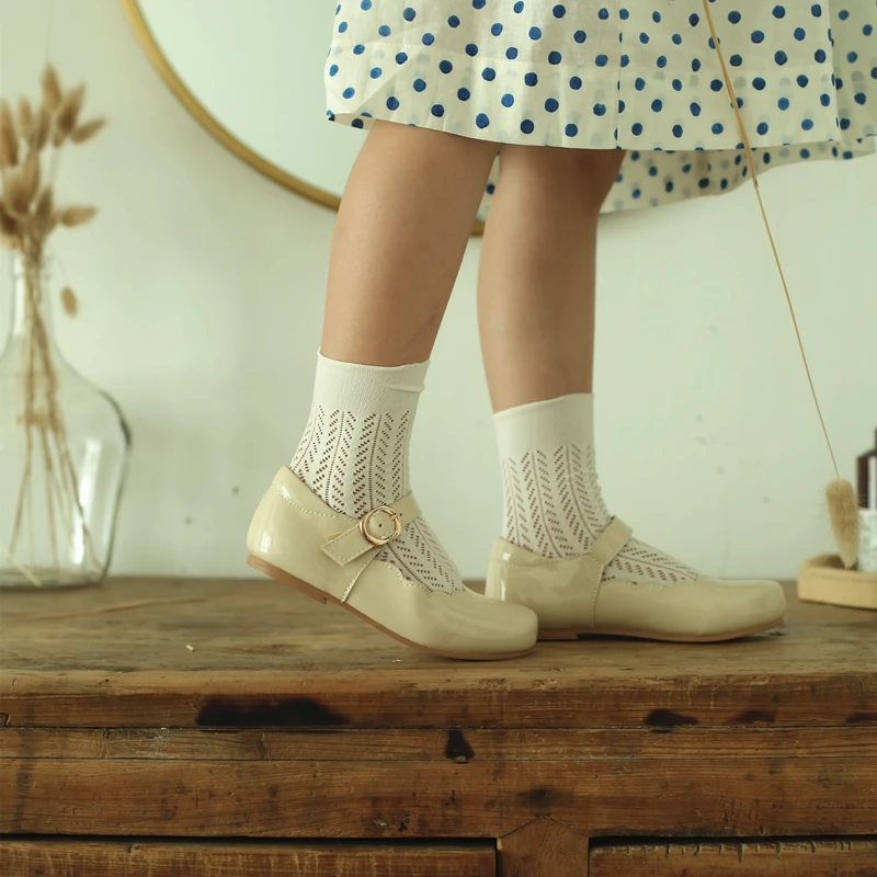 Осеннее платье для девочек повседневная обувь зеркало из искусственной кожи, для детей; обувь принцессы; Фирменное высококлассное, детские носки с кружевом Детская школьная обувь до 6 ти лет