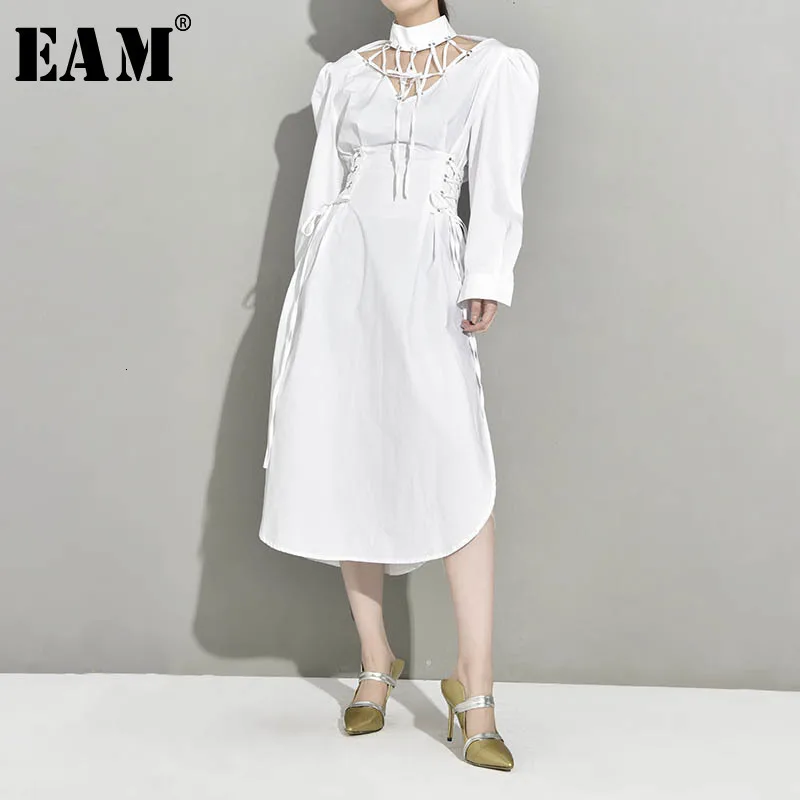 

[EAM] Women White Hoollow Out Badage Long Dress New Stand Collar Long Sleeve Loose Fit Fashion Tide Spring Autumn 2019 JO3430