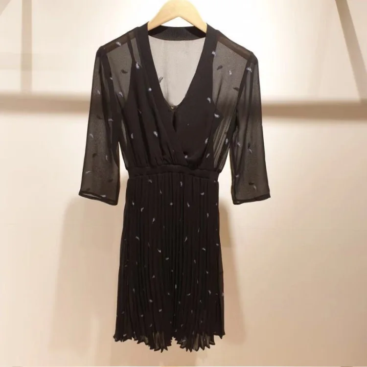 

Law Single 2020 Embroidery Flowers 7 Points Sleeve Pleats V Collar Two-piece Set Women's Wear Dress 190602