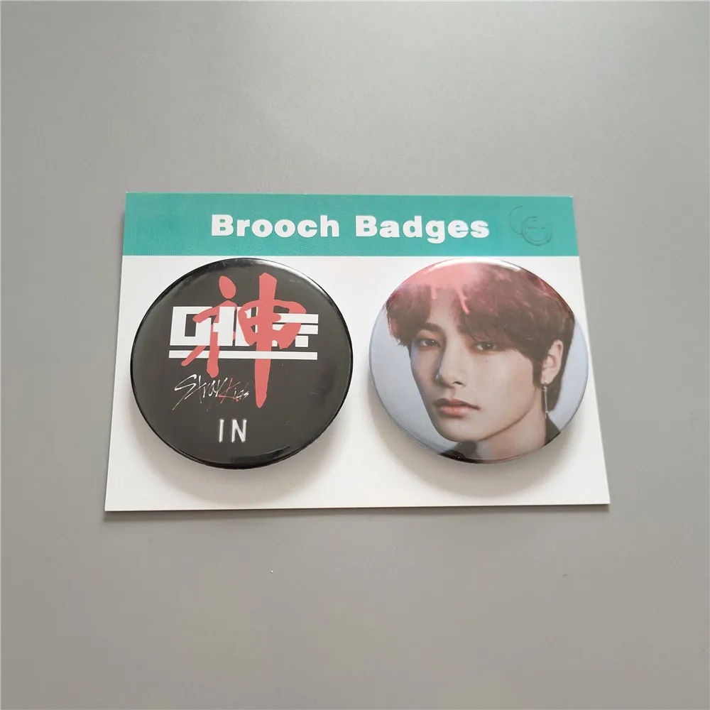 BROCHE,24--Broches pour nouvel Album Kpop Straykids, 5cm, 1 pièce,  épingles, Badge, rouge, accessoires pour vêtements, chapeau, sac - Achat /  Vente broche Broches pour nouvel Album Kpop Rouge 