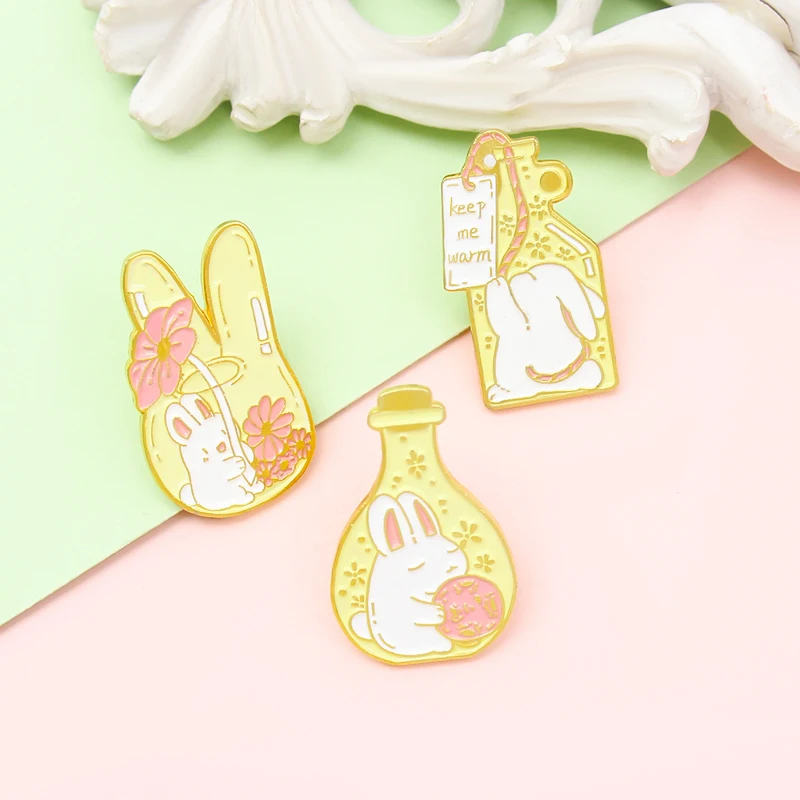 Rabbit House Spille Flower Glasses Bottle Wishing Bottle Keep Me Warm Animal Smalto Pins Badge Gioielli Regali Per Gli Amici