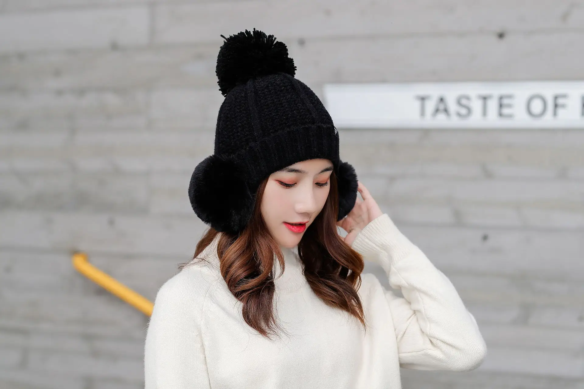 Зимняя вязаная шапка s для женщин теплая флисовая внутренняя шапочка для девочек зимняя шапка для женщин шапка с помпоном женская вязаная шапка s