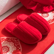 Зимние мужские тапочки; свадебные тапочки из материала на основе хлопка; красные домашние тапочки для пар; теплые зимние плюшевые тапочки для дома и свадьбы; размеры 36-45
