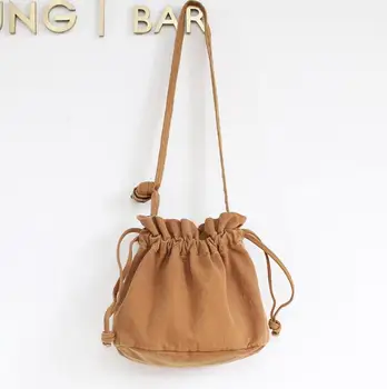 

Korean version of the wild pumping bucket bag casual simple retro Messenger bag cute literary canvas shoulder bag