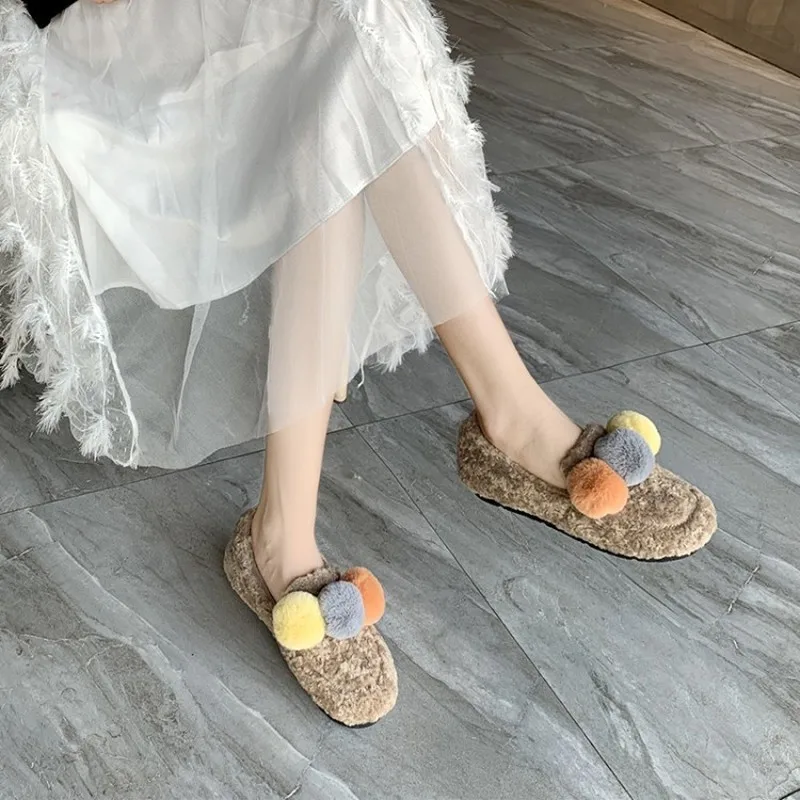 

New flat Cotton shoes for women Winter furry shoes female new plus velvet fashion Cute colored wool ball zapatos mujer Y18-19