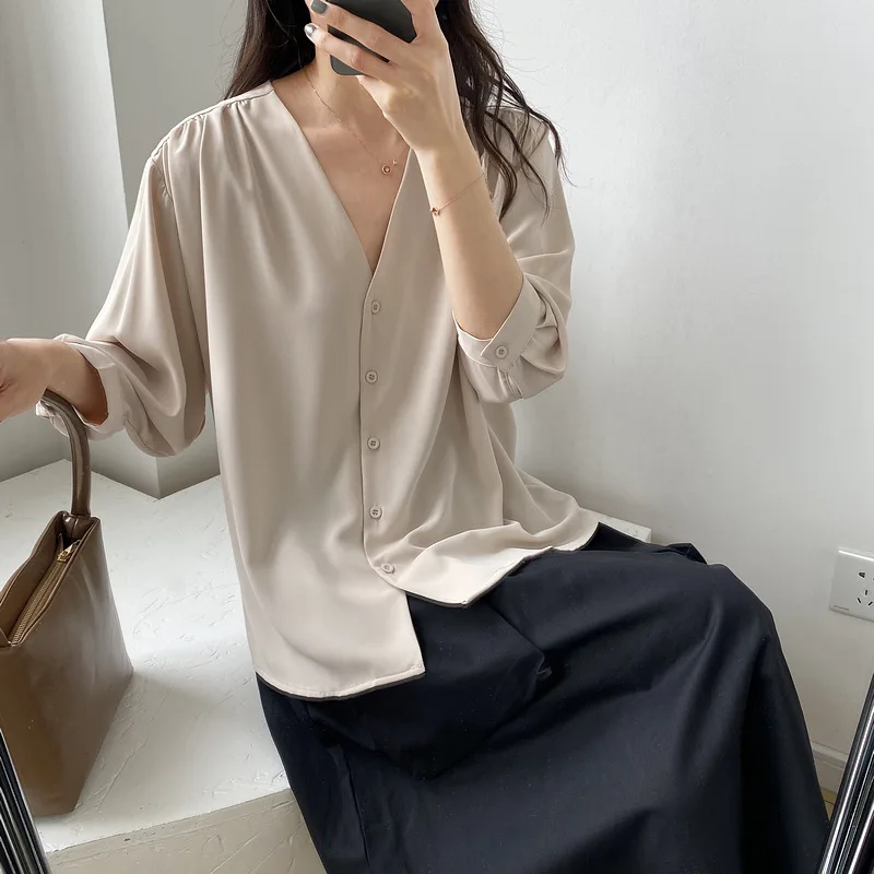 

HXJJP Summer 2020 new Korean solid color v-neck pleated lantern sleeve French long-sleeve shirt blouse for women