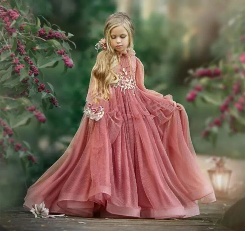 Roze Bloem Meisjes Jurken Voor Bruiloften Lange Mouw Kant Kralen Meisjes Pageant Jurk Kinderen Verjaardag Communie Jurk Custom Made Roze Bloem Meisjes Jurken Voor Bruiloften Lange Mouw Kant Kralen Meisjes Pageant Jurk Kinderen Verjaardag Communie Jurk Custom Made