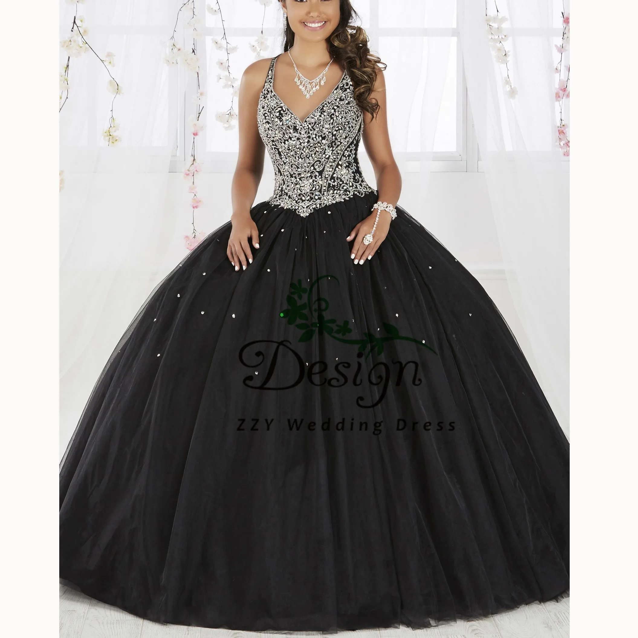 Vestidos de quinceaneras Спагетти ремни возлюбленный вырез черный тюль кристаллы бисер винтажные пышные платья аппликации