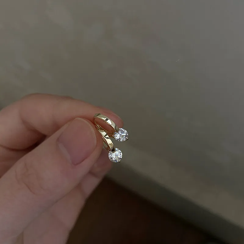 Orecchini in argento sterling 925 placcato oro 14 carati Orecchini con zirconi singoli lucidi per le donne Gioielli eleganti con temperamento tutto-fiammifero  36