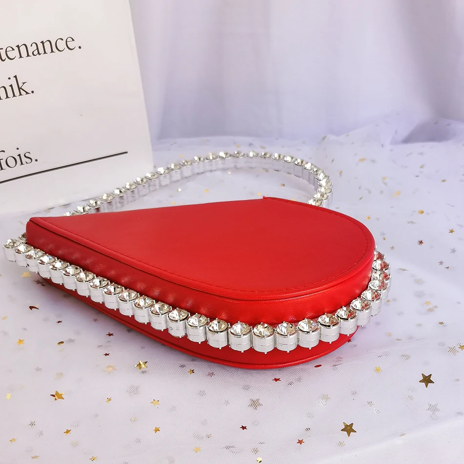 THE LONDON STORE Women's Zinc Alloy Clutch Bag Christmas Evening Bags For  Women Sequined Chain Shoulder Bag Female Party Wedding Clutches Purse Red  Gold : Amazon.in: Fashion