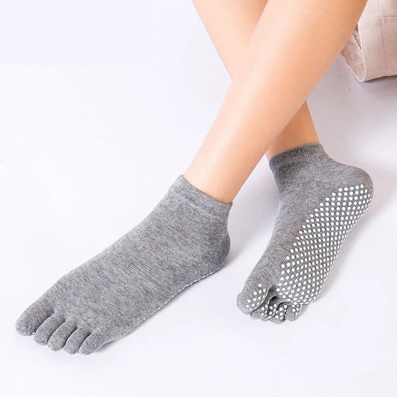 Рисунок 4 - Спортивные носки с пятью пальцами для пилатеса