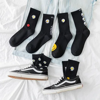 

South Korea New Style G-Dragon Fashion Socks Little Daisy Embroidered Cool Crew Celebrity Couples