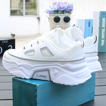 

Small white shoes women's 2019 new autumn autumn sports net red wild running net thick platform women's shoes