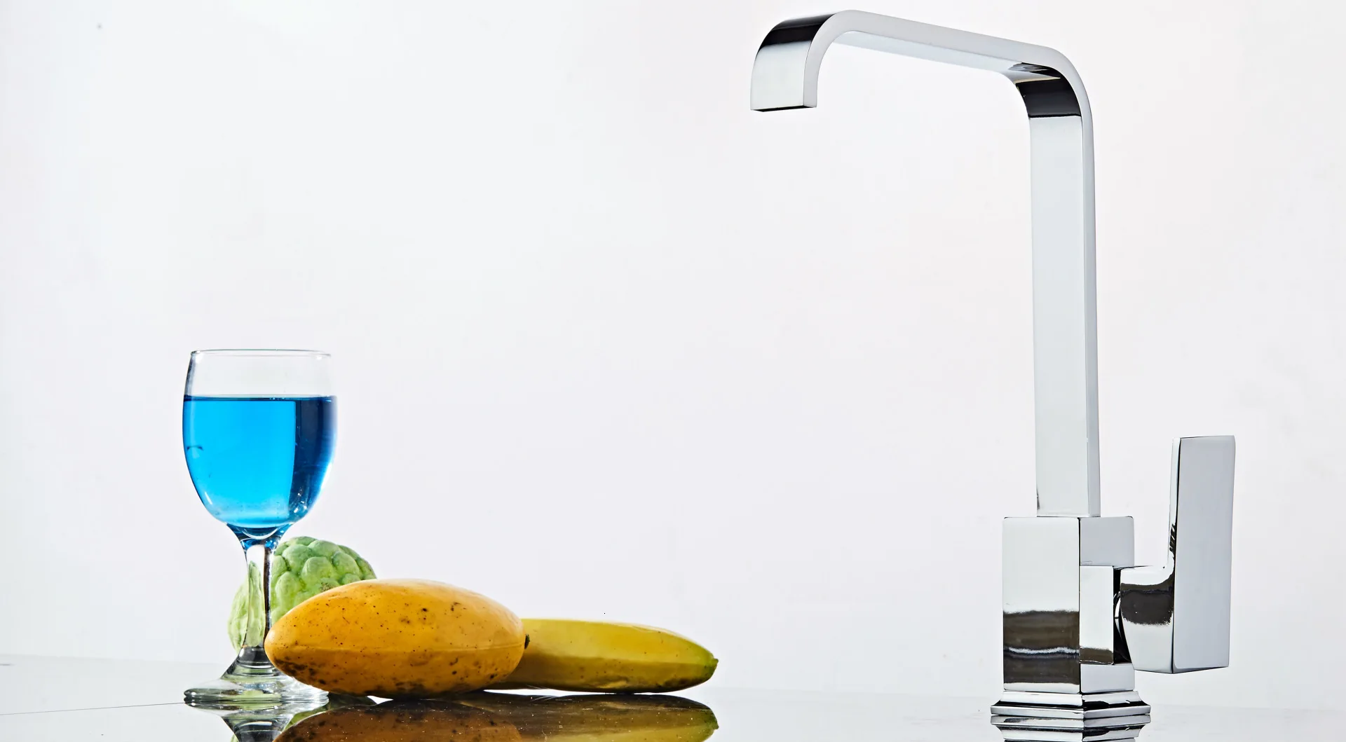 Полностью медный кухонный кран, резервуар для воды, раковина для мытья посуды на сцене, смеситель для горячей и холодной воды, квадратная плоская трубка, вращающаяся