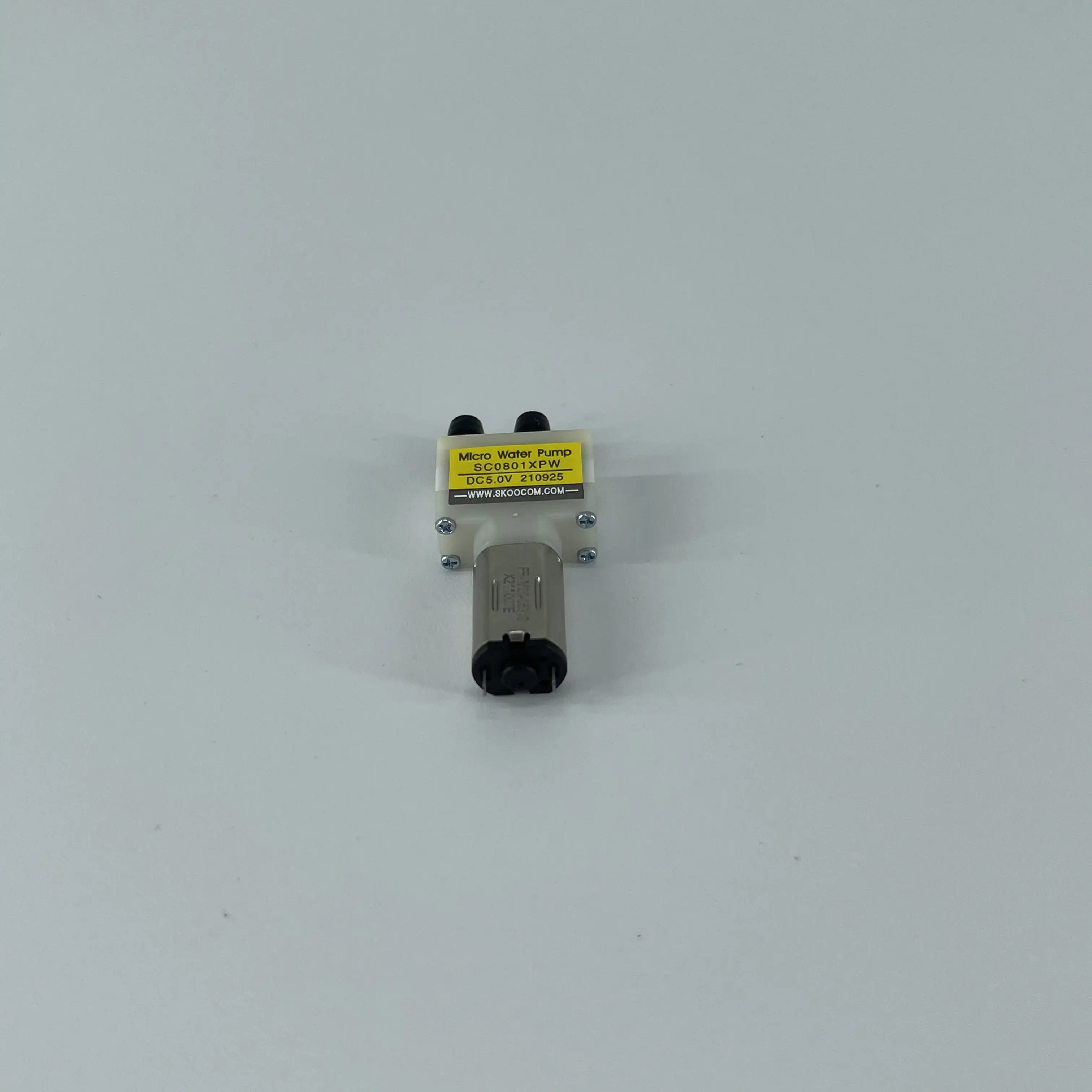 tanque de água dustbin varrendo e esfregando