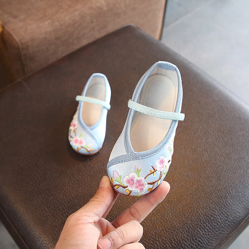 Рисунок 3 - Балерины тканевые с вышивкой для девочек