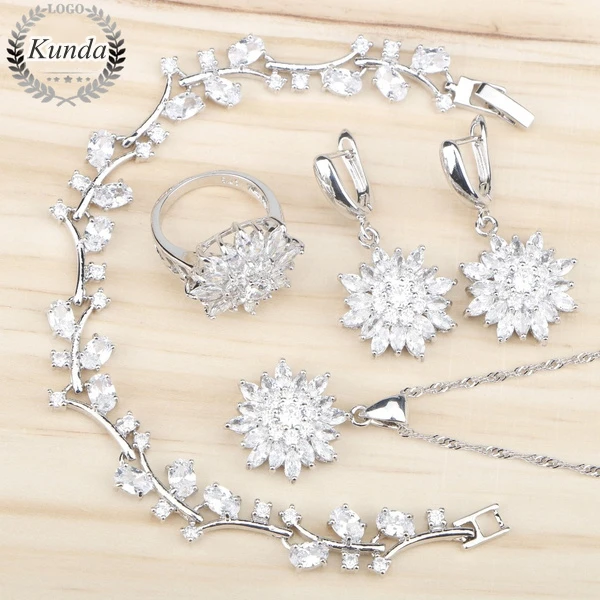 

Комплект из колье, серёг, кольца и браслета