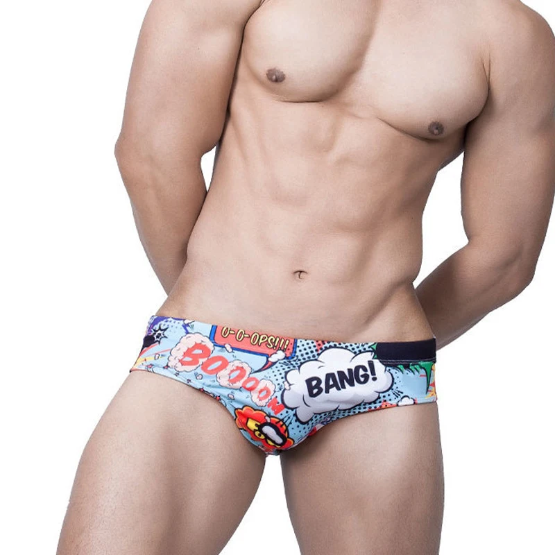 hombres musculosos en calzoncillos