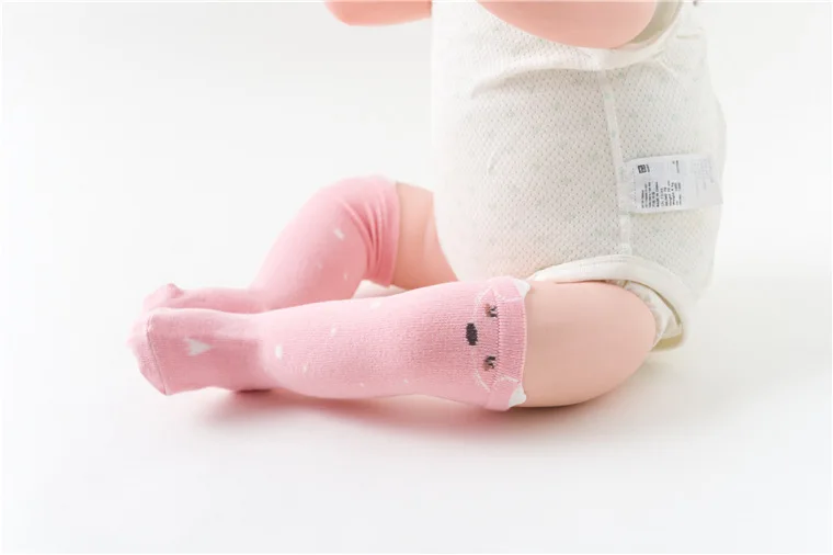 Г., осенние носки для малышей с рисунками из мультфильмов, с резиновой подошвой, Нескользящие Детские длинные носки высокие эластичные теплые носки для новорожденных