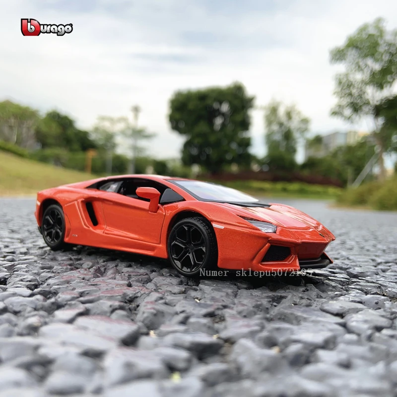 

Bburago 1:32 Lamborghini LP700-4 Simulation alloy car model plexiglass dustproof display base packaging series Collect gift toy