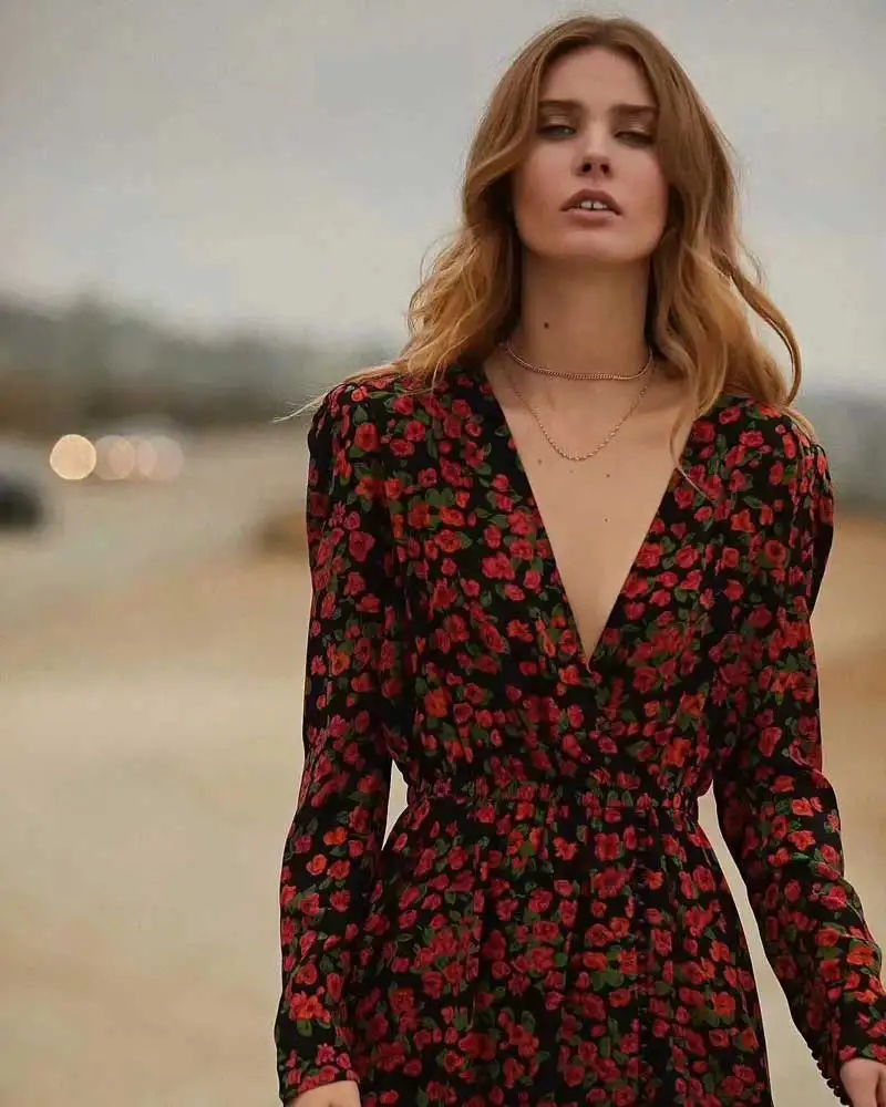 Женское мини платье с v образным вырезом Camelia черное длинными рукавами и