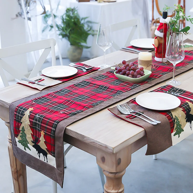 

Creative New Christmas Restaurant Decoration with Nordic Cotton, Hemp and Chequered Table Flag