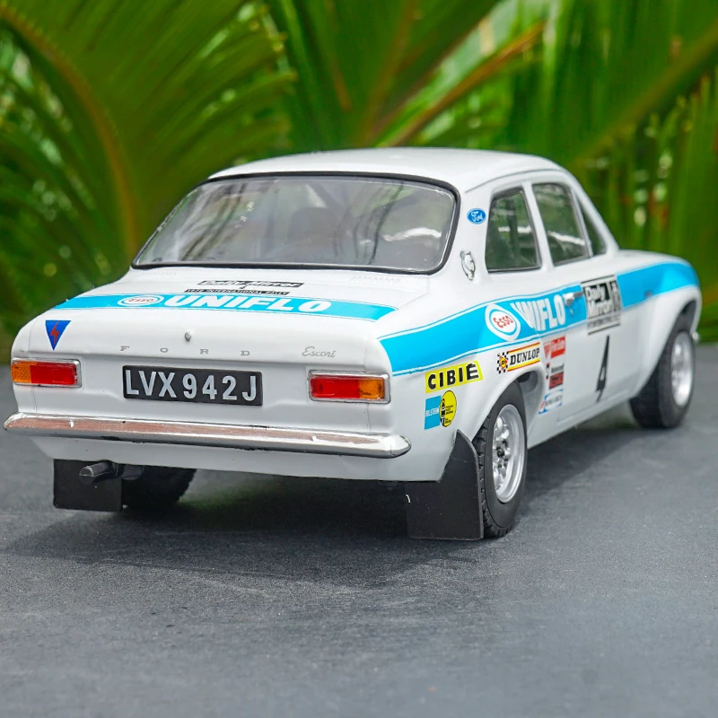 Высокая классика 1:18 Triple9 FORD ESCORT MK1 дорожный автомобиль с небольшим подарком