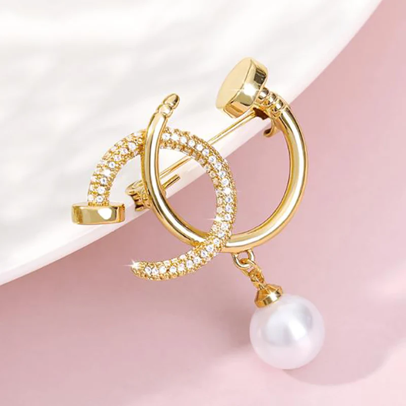 

Hijab Pins Letter Brooches For Women Men Gold Noble Double Round Lapel Pin Uppercase C Luxury Brooch Jewelry Accessories Mujer