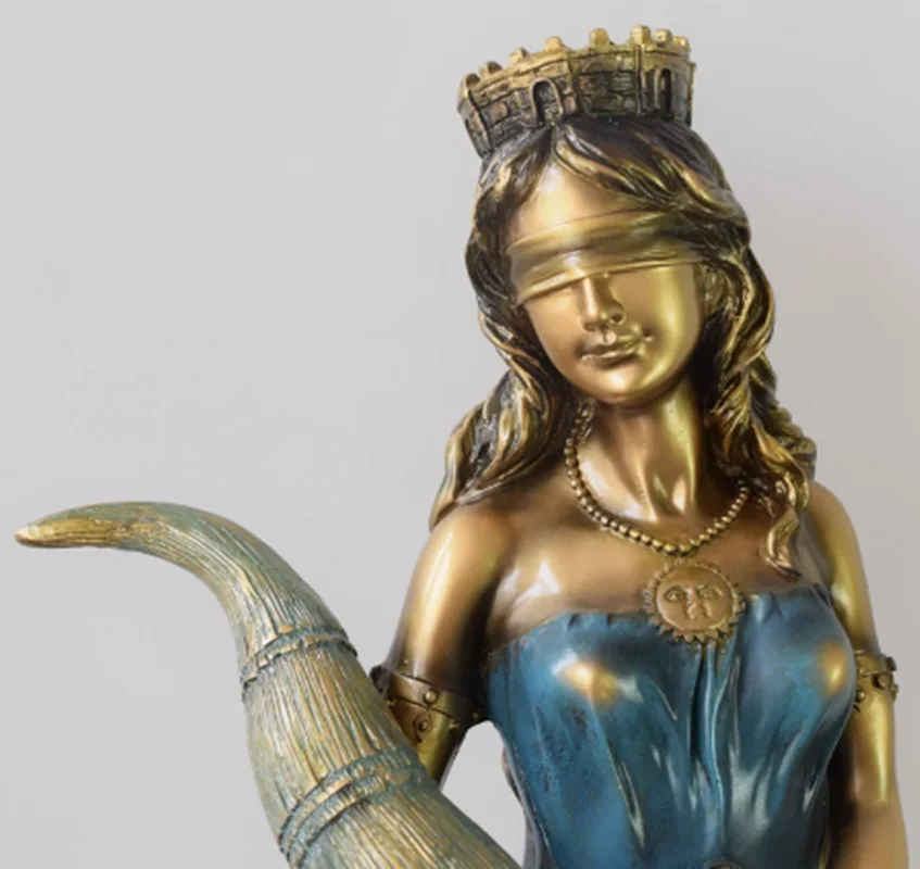 Богиня с рогами. Скульптура "Фортуна". Богиня богатства Греческая. Статуя Богини фортуны. Богатство древнегреческий