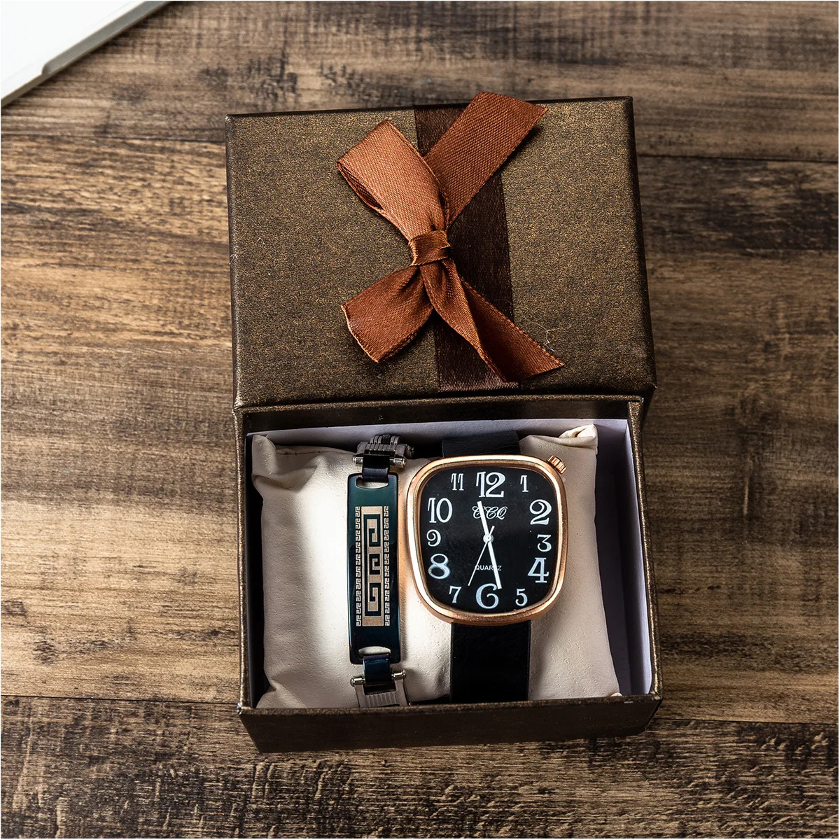 

Men Retro Simple Leather Belt Quartz Watch + Bracelet Set (2pcs/set) Watches for Men