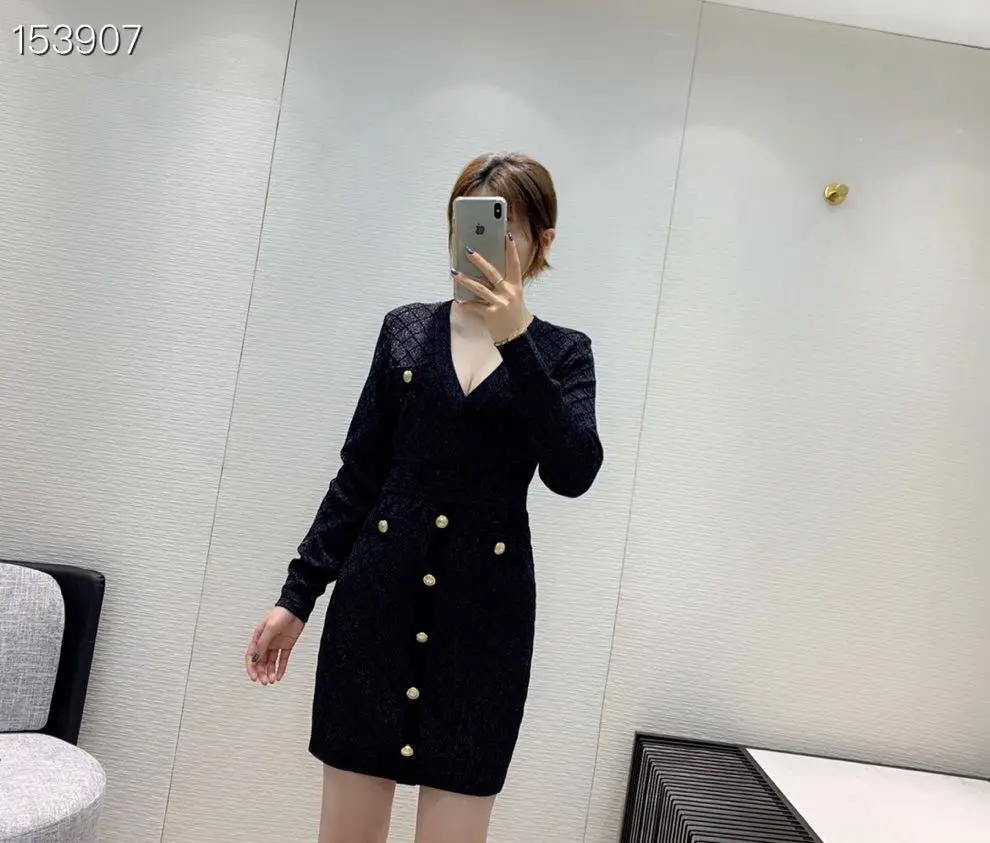 

Free Shipping 2020 Runway Dress V-Neck Rhombus Jacquard Knit Above Knee Long Sleeve White / Black Dress Empire Women Clothes
