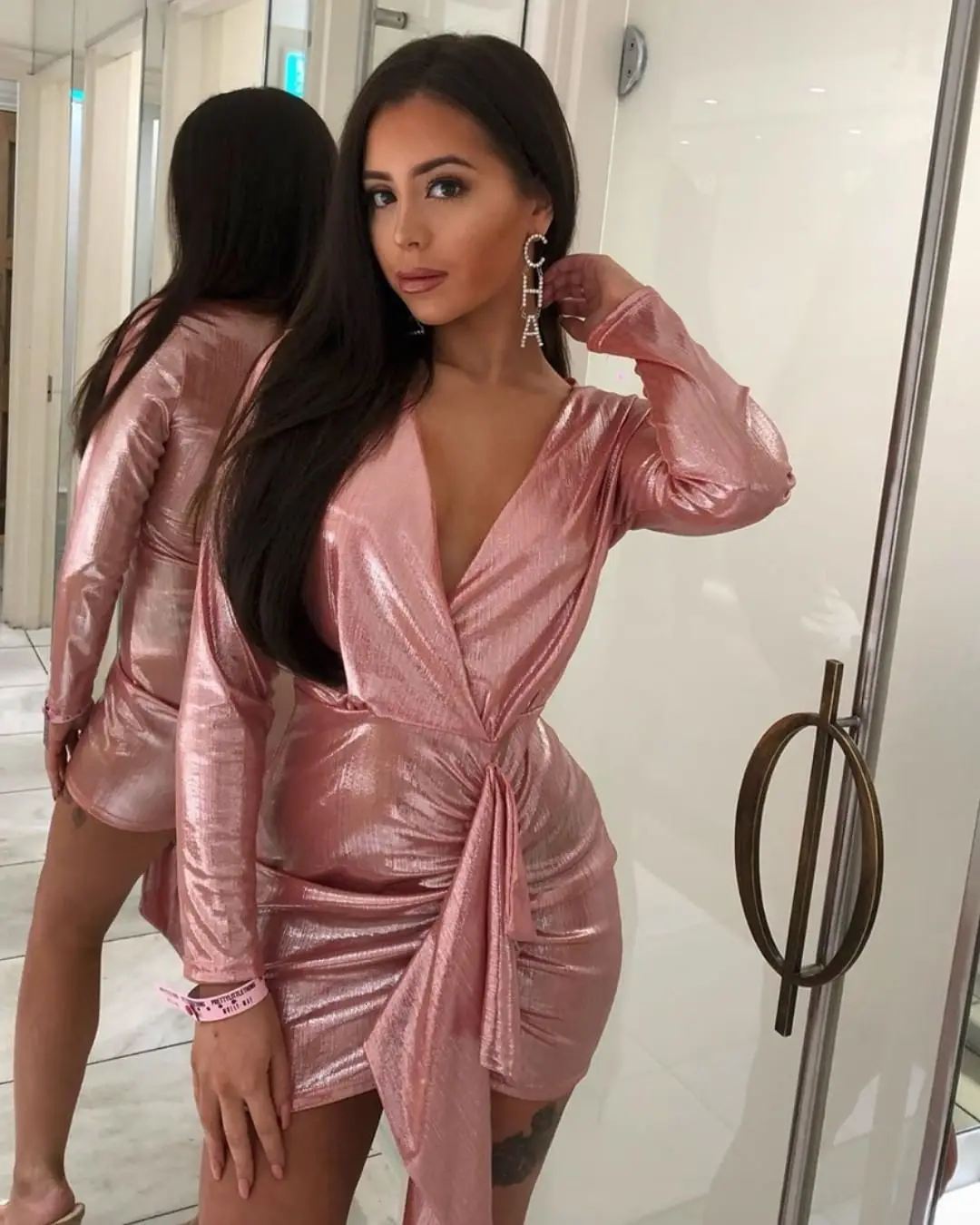 Dressmecb осеннее атласное сексуальное платье для женщин глубокий v-образный вырез с рюшами блестящие облегающие платья с длинным рукавом драпированные тонкие Клубные вечерние платья