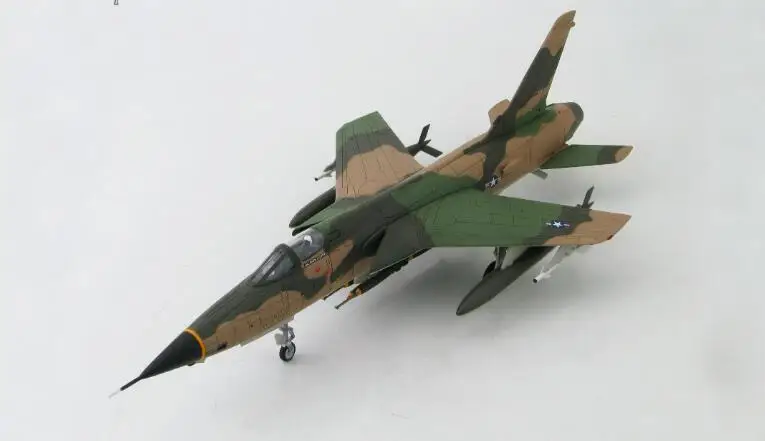 Хобби мастер F-105 громкоговоритель 60-0424 Микки ТиТи Чи 34th TFS/388th TFW Korat RTAFB 1/72 литье под давлением модель самолета