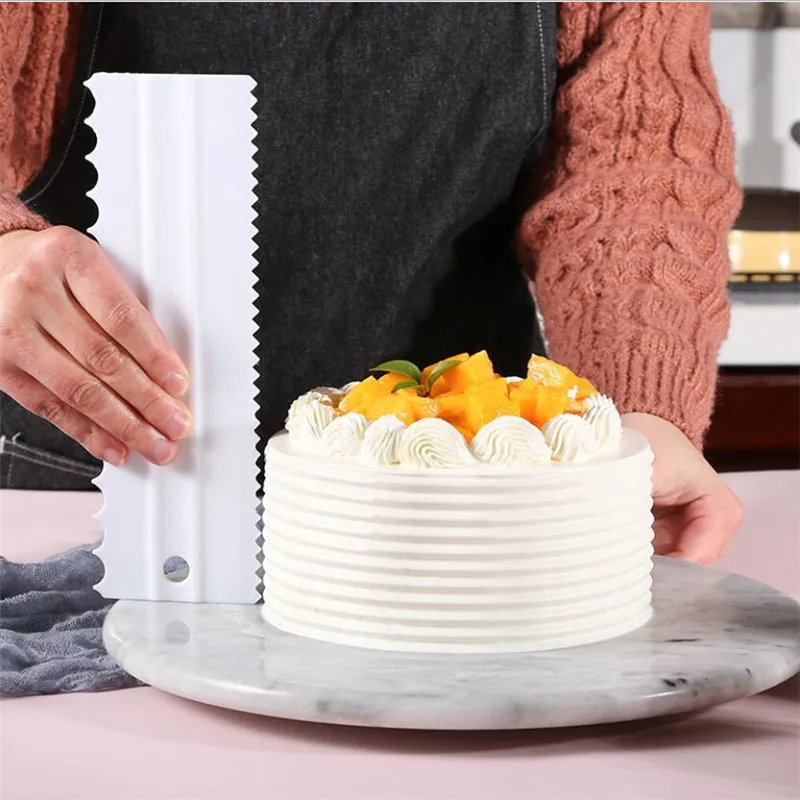 4 Pezzi Scraper Torta Pettine Crema di Plastica Spatola per Crema Liscia Pettine Decorazione Bordo Torta Spatola per Fondente Raschietto per Torta Spatole per Pettine Raschietto Bordo Decorativo
