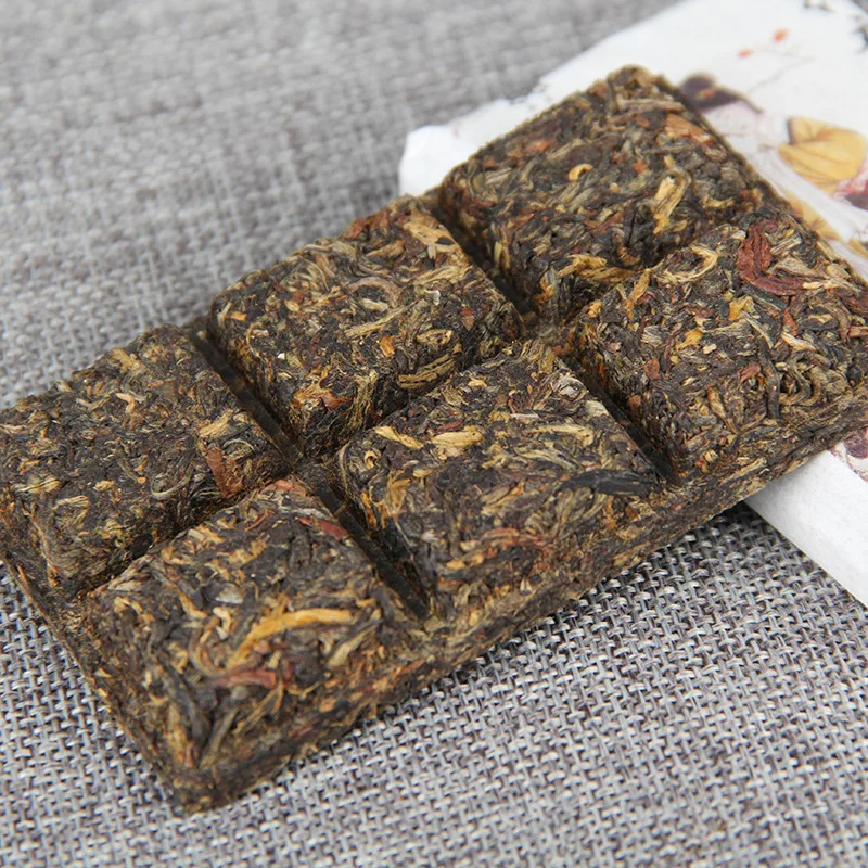 Черный чай Юньнань цветочный медовый аромат черный Fengqing Ранняя весна красный