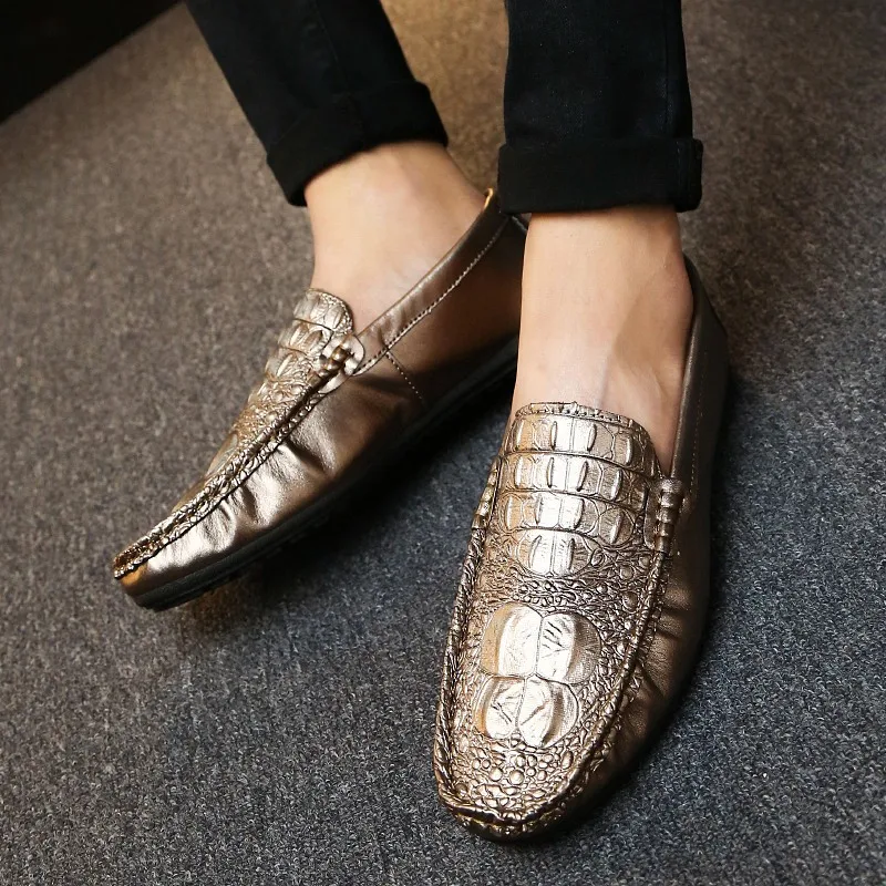 

Moccasins Mens Gold Crocodile Pattern Loafers Soft Leather Shoes Men Red Bottom Slip On Flat Loafer Driving Shoes Casual Flats