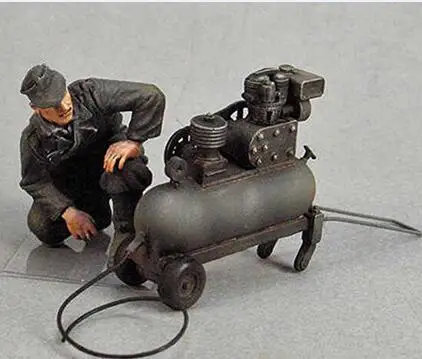 

resin Kits 1/ 35 tank crewman with compressor Unpainted Kit Resin Model