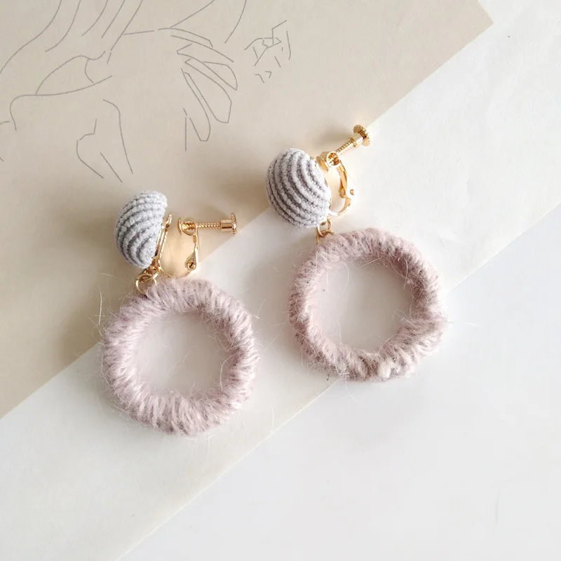 pink clip earring Зимняя простая металлическая Геометрическая круглая клипса, серьги для женщин, большие круглые клипсы, серьги без проколов - Окраска металла: pink clip earring